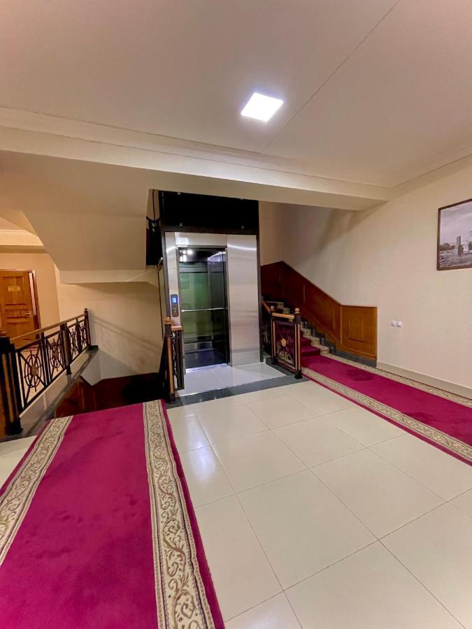Hotel Plaza Viktoria Gyumri Bagian luar foto