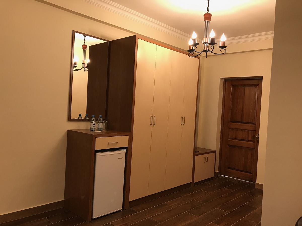 Hotel Plaza Viktoria Gyumri Bagian luar foto