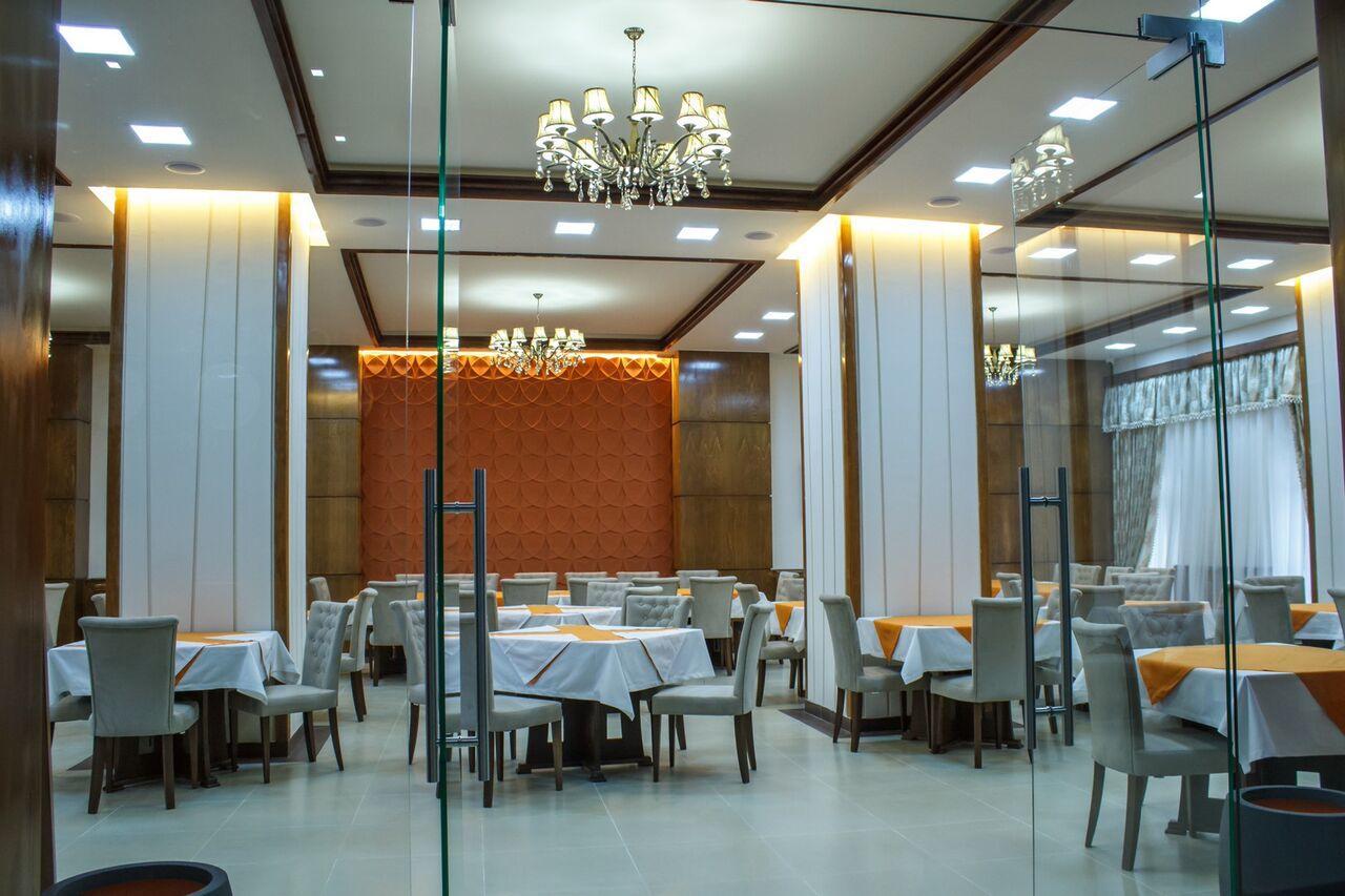 Hotel Plaza Viktoria Gyumri Bagian luar foto