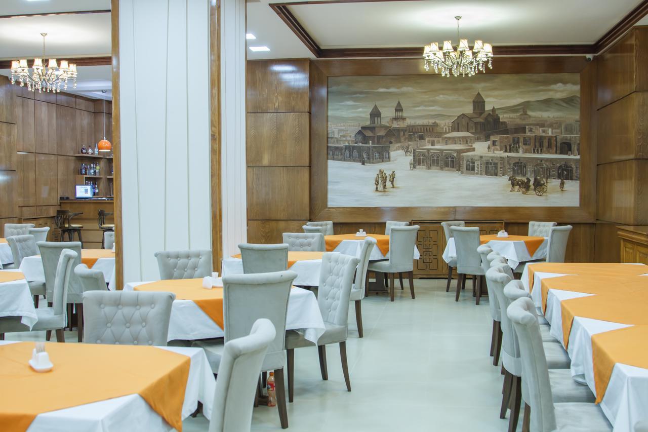 Hotel Plaza Viktoria Gyumri Bagian luar foto