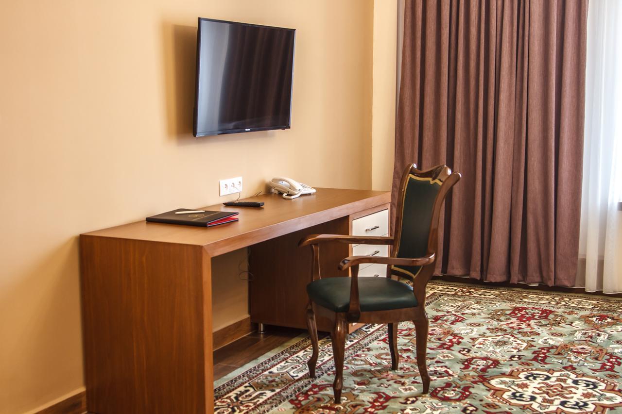 Hotel Plaza Viktoria Gyumri Bagian luar foto