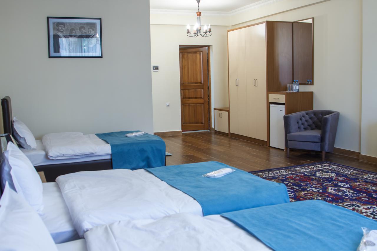 Hotel Plaza Viktoria Gyumri Bagian luar foto