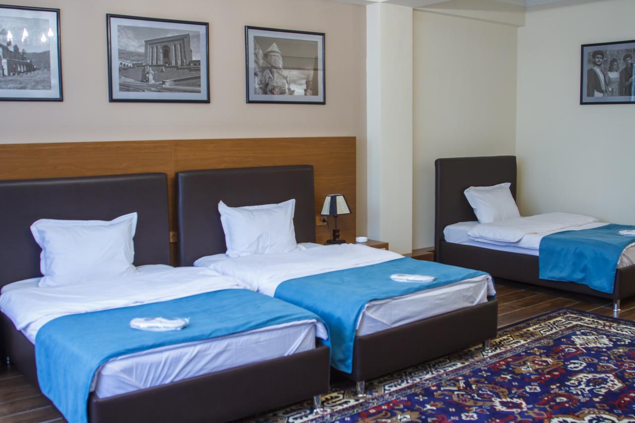 Hotel Plaza Viktoria Gyumri Bagian luar foto
