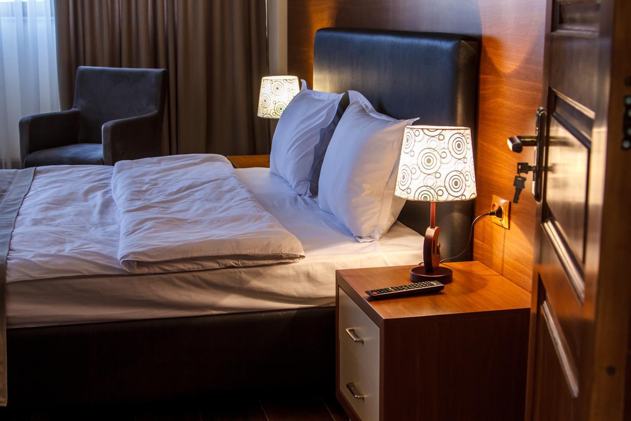 Hotel Plaza Viktoria Gyumri Bagian luar foto
