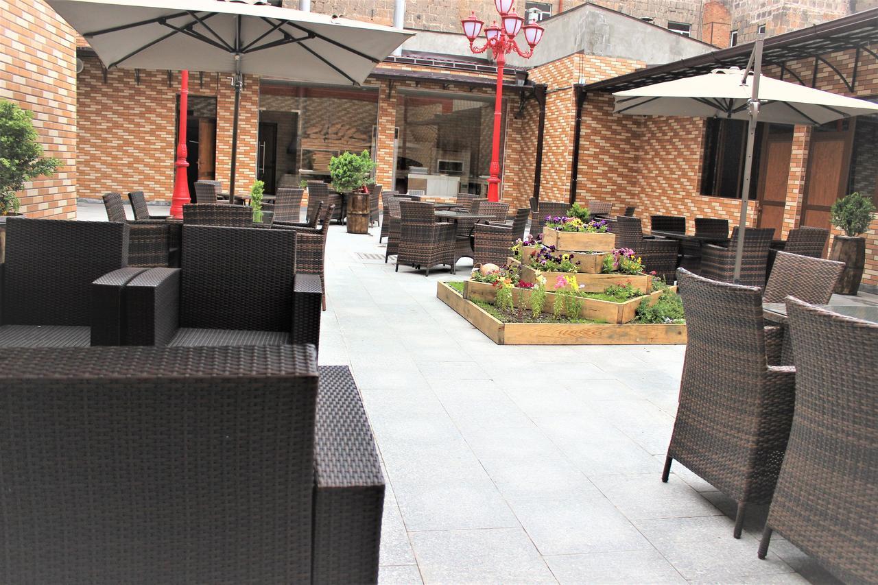 Hotel Plaza Viktoria Gyumri Bagian luar foto