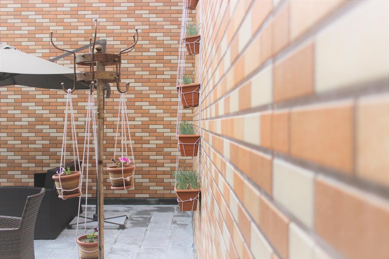 Hotel Plaza Viktoria Gyumri Bagian luar foto